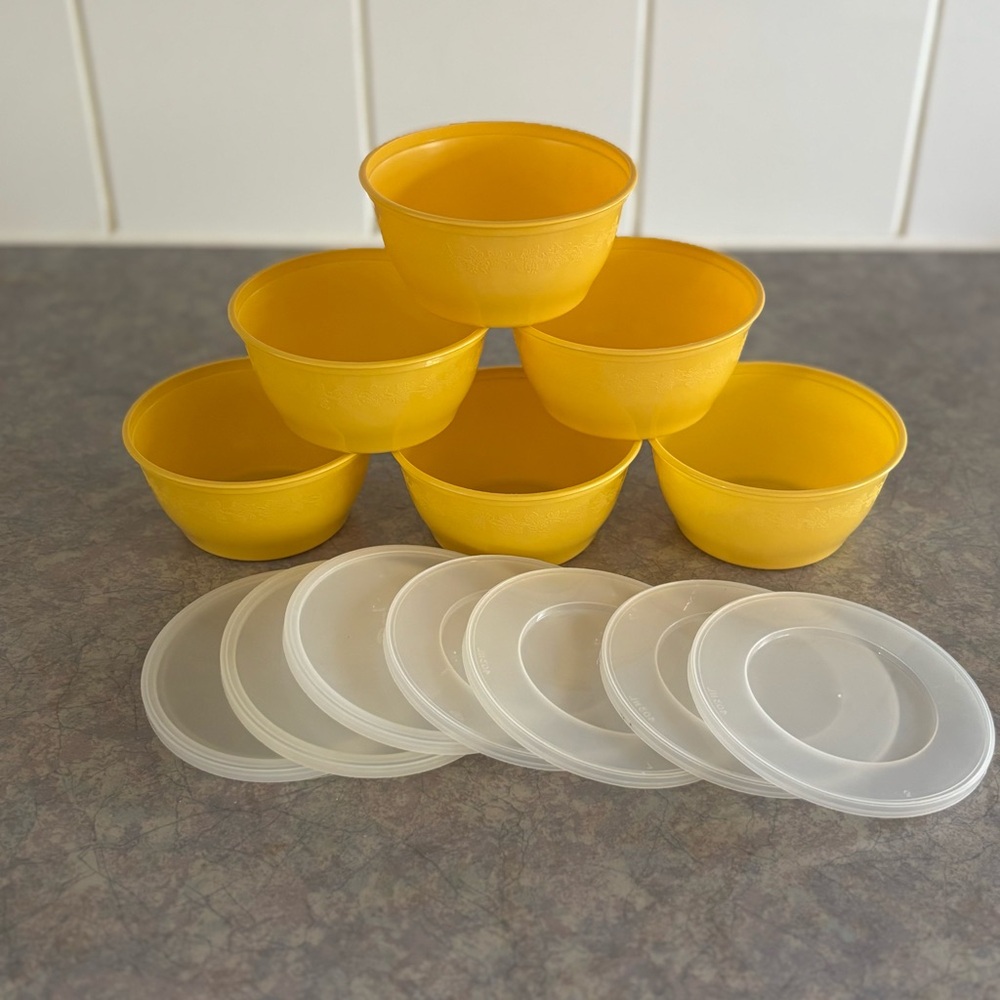 70's Harvest Gold Pudding/Cereal/Fruit Bowls with Lids - 6 -Plastic Food Storage